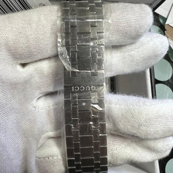 NIB GUCCI 25H Quartz Champagne Dial Men's Watch - Picture 2 of 7